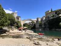 【Mostar｜ボスニアの絶景旧市街と歴史が交差する街】 美しい石橋「スタリ・モスト」と、戦火を乗り越えた街並み
