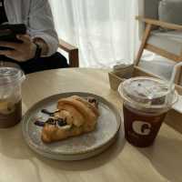 ☕ Good Neighbor Cafe – คาเฟ่มินิมอลสุดชิคในมหาชัย