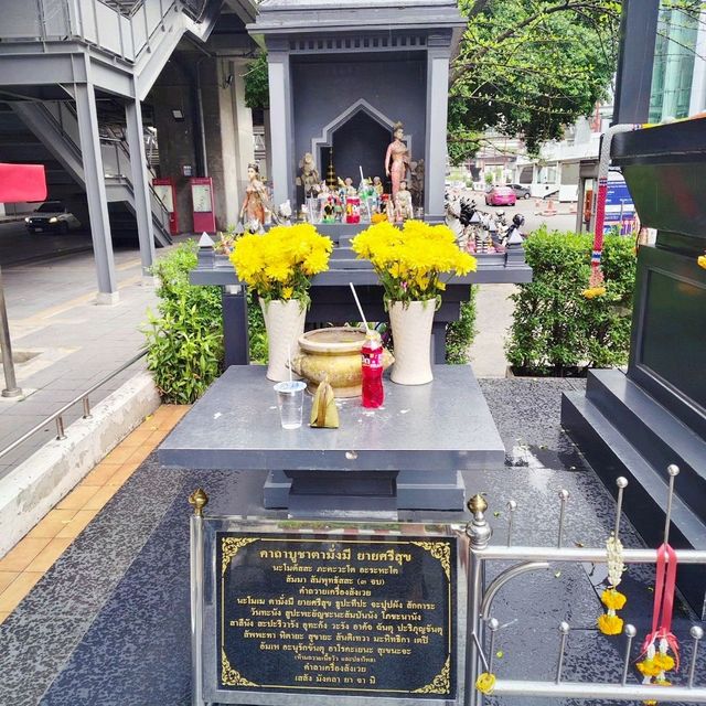 พระตรีมูรติ พญามุจลินท์นาคราช พระพรหมไอทีสแควร์