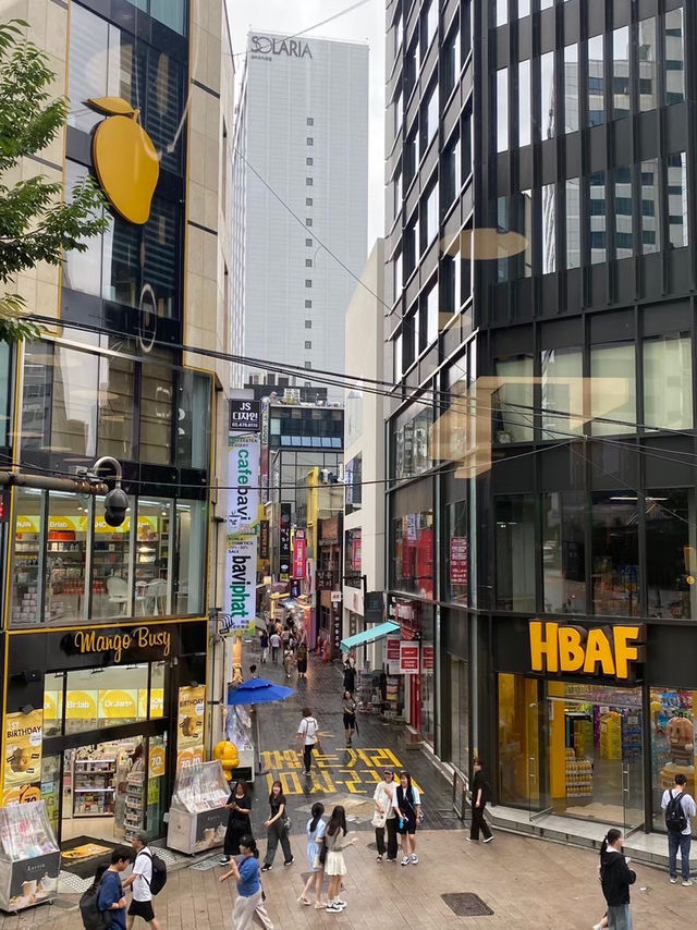 🛍️ Myeongdong Shopping Street 