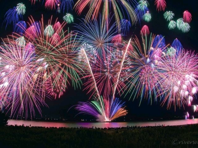 【三重県】5000発が彩る花火の華「津花火大会」
