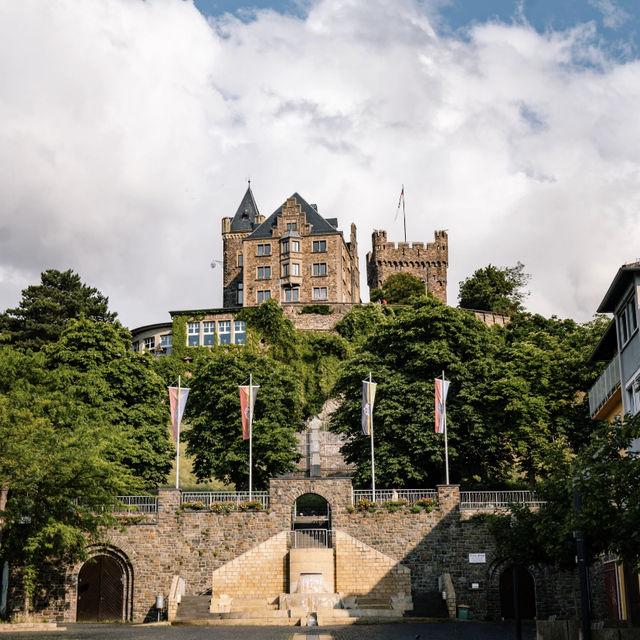 Slow Travel on the Rhine: Charming Towns & Stunning Views! 🏞️🚢
