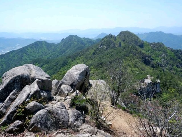 Quiet Trails & Craggy Peaks
