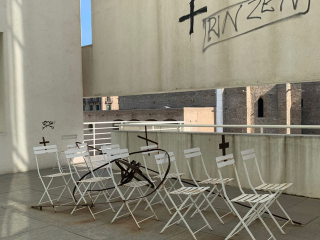 🎨🛹 Barcelona's Modern Art Scene: A Fresh Perspective!