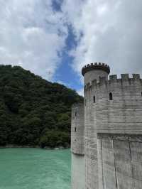 大自然と技術の融合🌈 黒部ダムで体感する圧巻の放水