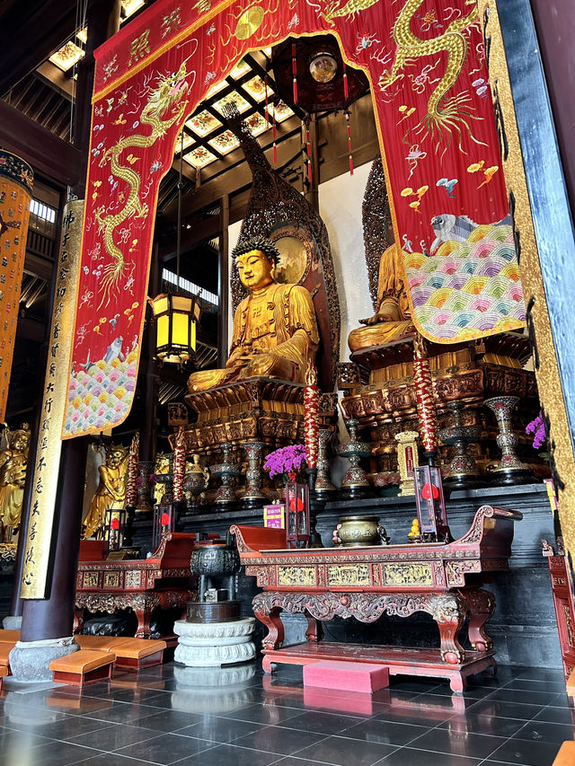 สายมูห้ามพลาด! วัดพระหยกขาว (Jade Buddha Temple) 