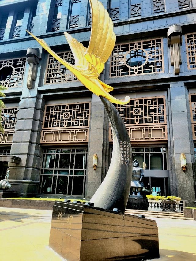 The modern art sculptures of Parkview Square