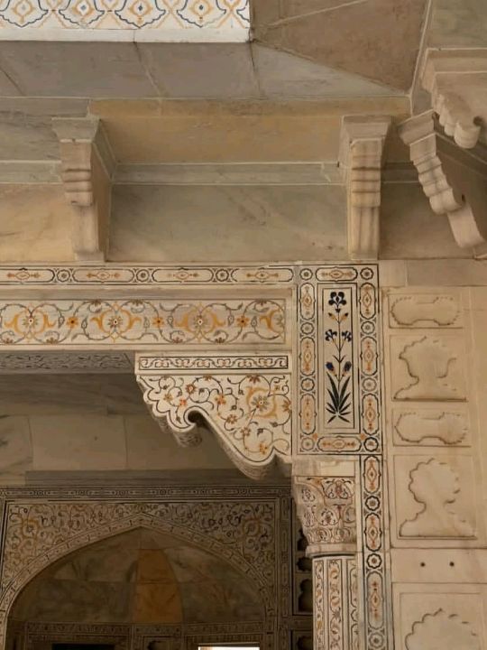 🏯 Agra Fort – The Royal Fortress of Power & Glory 