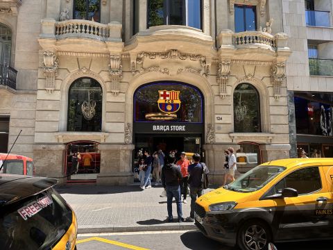 Barça Store（Canaletes）｜ラ ランブラ通りの公式バルサショップ