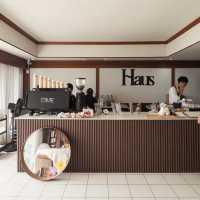  Haus Cafe & Bar 
