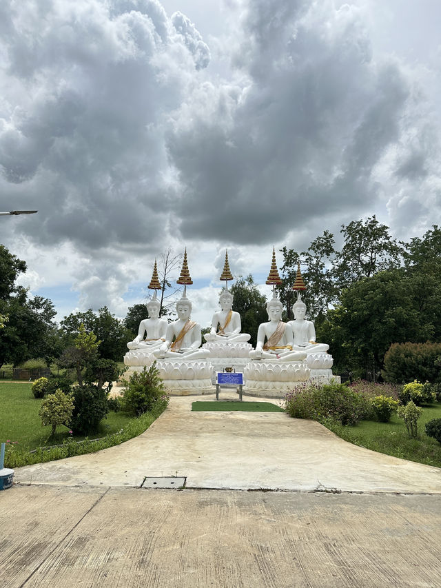 ไหว้พระ ลอดท้องช้าง •วัดมงคลรัตน์ สุรินทร์•