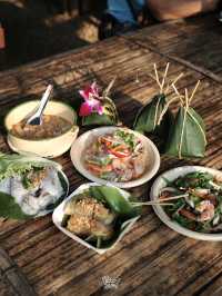 ชวนไปใส่บาตรพระล่องแพไม้ไผ่ เดินชิวหาของกินที่ตลาด