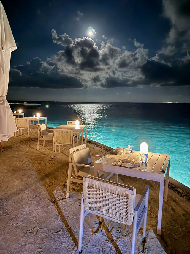 Overwater Dining at Huvafen Fushi 🌊🐠