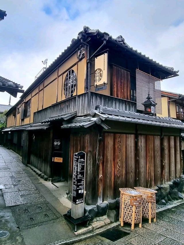 Kyoto’s Tatami Starbucks – A Coffee Shop Steeped in Tradition