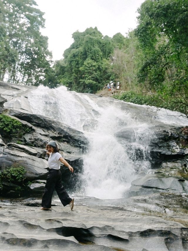 น้ำตกผาดอกเสี้ยว หรือ น้ำตก "รักจัง" 💚