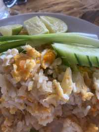 ร้านอาหารท้องถิ่น ริมทะเล ราคาไม่แพง หาดวังแก้ว