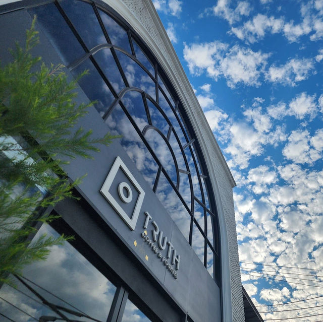Truth Coffee&Poshtel 