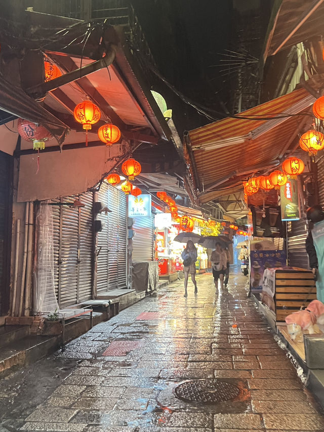 🌙 Jiufen Old Street at Night – A Hidden World After Dark
