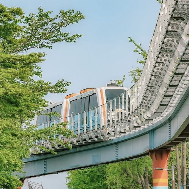 Wolmido Island: A Nostalgic Seaside Escape Just Outside Seoul"** 🌊🎡
