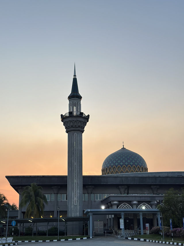 Sepang Day-Out: From Shopping Bags to Sunset Prayers🛍️🏁