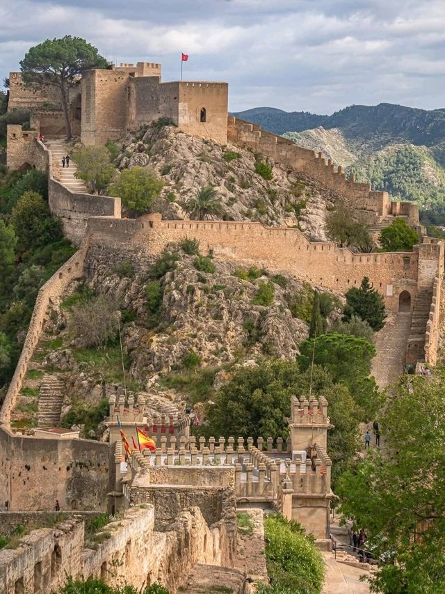 🏰🌿 “Layers of Legends: My Castle Walk Above Xàtiva” 🇪🇸✨