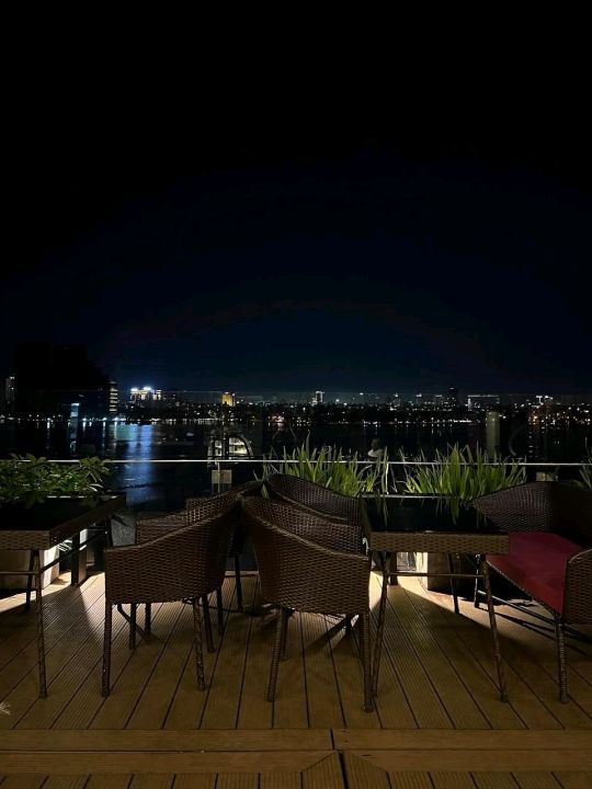 Parosand Skybar & Restaurant