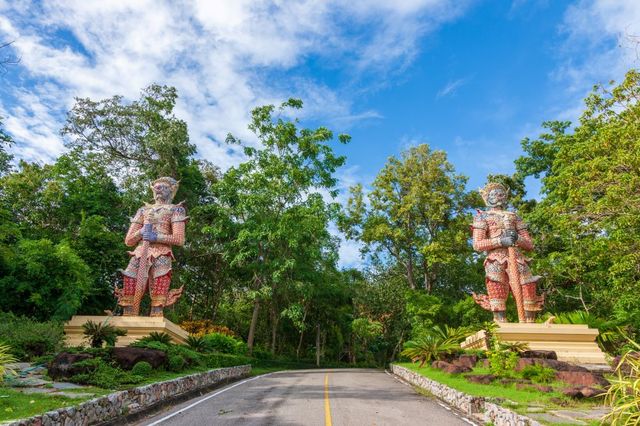 พระมหาธาตุเจดีย์ภักดีประกาศ จังหวัดประจวบคีรีขันธ์ พระมหาธาตุเจดีย์ภักดีประกาศ จังหวัดประจวบคีรีขันธ์