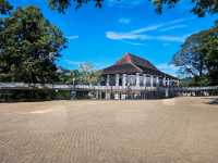 Explore the Historic Sri Dalada Maligawa Temple in Kandy, Sri Lanka