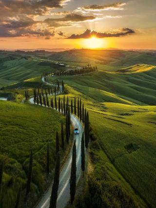 Tuscany | A golden poem flowing among the hills