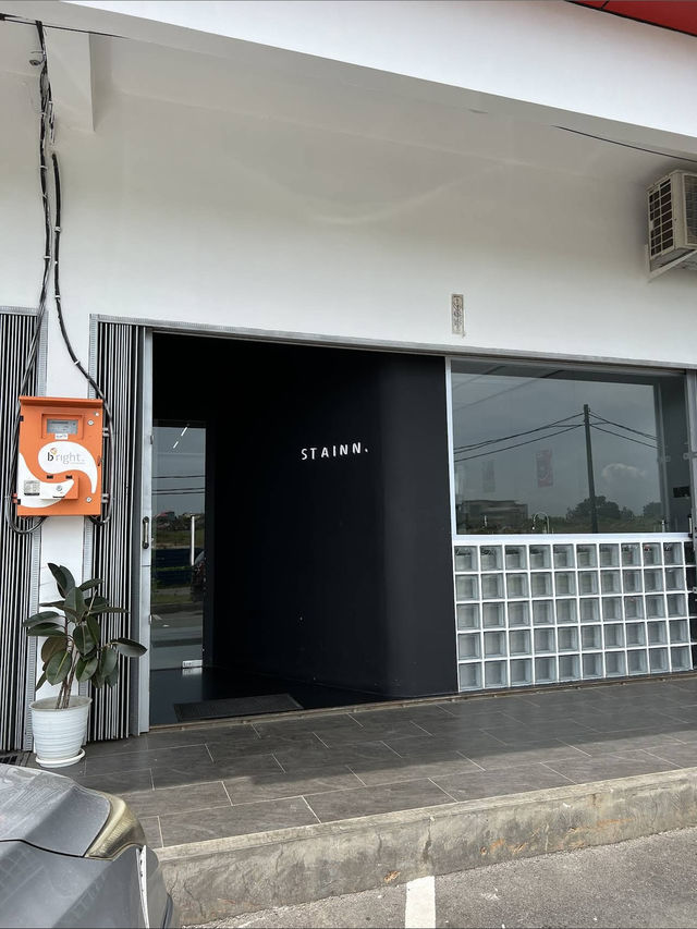 Stainn Cafe, Stylish Comfort with a Local Twist in Batam