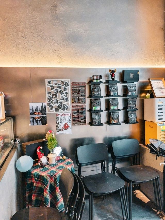 PUNCHLINE Cafe Shanghai