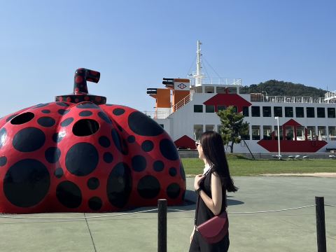 2026年 ｢赤かぼちゃ｣草間彌生オーシャンビューおすすめ| Trip Moments