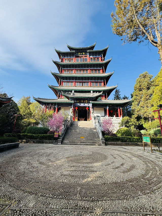 《靜觀古城，萬古樓的高處時光》