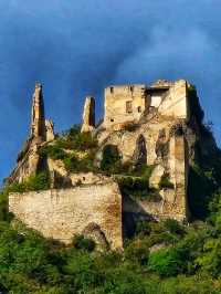 🏰 Dürnstein Castle Ruins – Echoes of Legend Above the Danube