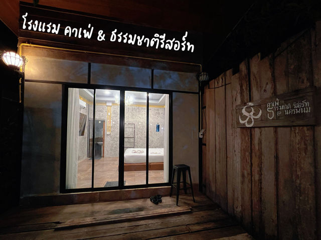 Cafe and Thammachart Resort 