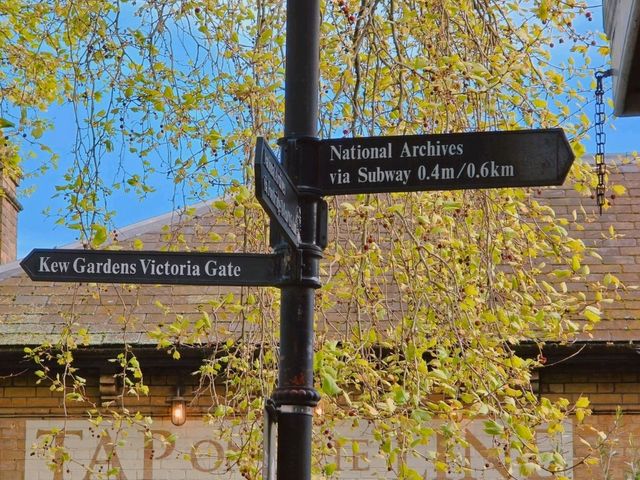 큐가든으로 향하는 길, 런던 큐가든 지하철역🚉