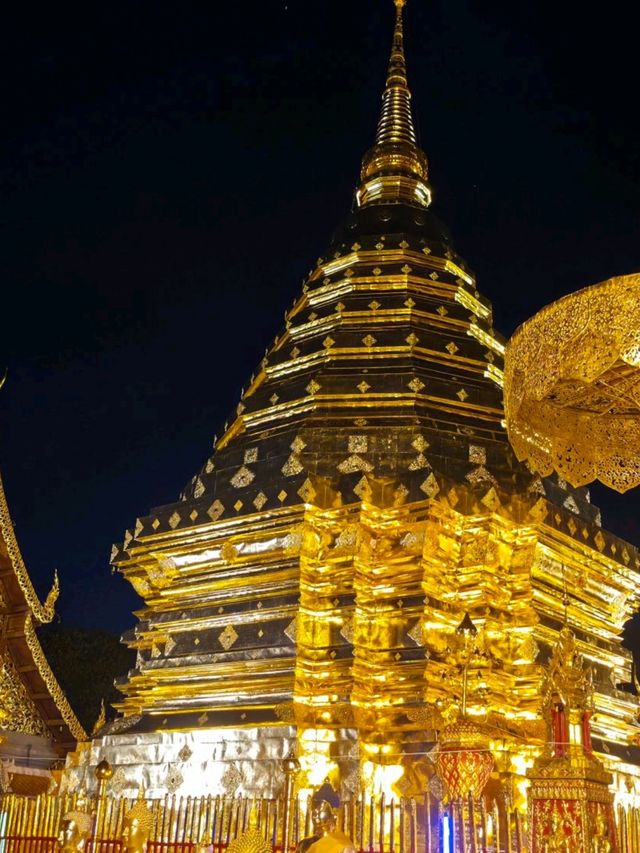 พามาชมวัดพระธาตุดอยสุเทพ ยามเย็นกันค่ะ 🙏🙏🙏 พามาชมวัดพระธาตุดอยสุเทพ ยามเย็นกันค่ะ 🙏🙏🙏