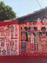 พาไปเที่ยวหมู่บ้านสายรุ้ง สถานที่แนะนำต้องมาเยือน