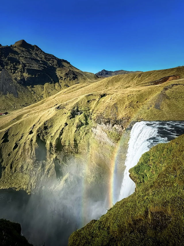 冰島隱藏版瀑布!Gljúfrabúi峽谷探秘 🚶♂️🌊 11月南岸打卡必去 冰島隱藏版瀑布!Gljúfrabúi峽谷探秘 🚶♂️🌊 11月南岸打卡必去