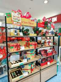 🎄 Festive Finds at One Utama Old Wing: Your Christmas Gift & Photo Spot!