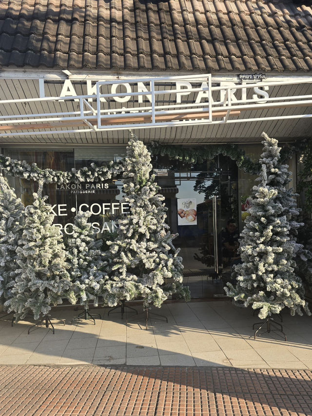 ครัวซองต์ดีงาม เกินจะห้ามใจ 🥐✨ ที่ Lakon Paris