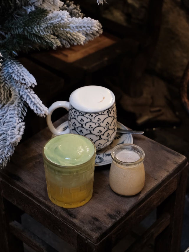 Tám Café – A 100-Year-Old House Turned Into a Calm Hideaway Tám Café – A 100-Year-Old House Turned Into a Calm Hideaway