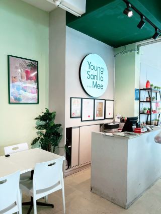 อาหารเพื่อสุขภาพและอร่อยถูกใจที่ Young Sauna Mee