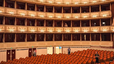 ชมโอเปร่าในเมืองแห่งดนตรี ณ โรงละครแห่งชาติเวียนนา 🎼 — traveler post in เวียนนา