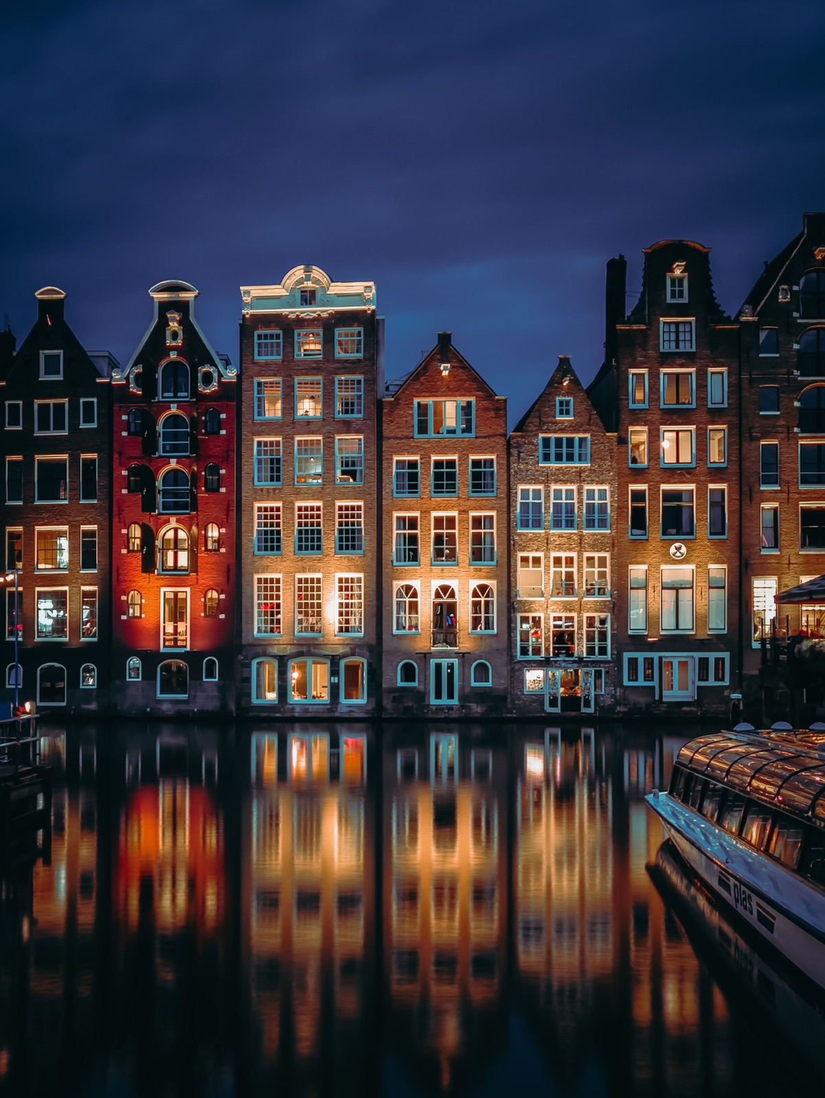 Amsterdam: Terasa Lebih Indah Saat Kamu Tidak Terburu-buru.