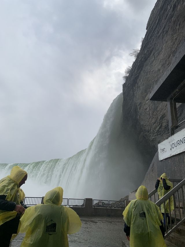 Behind the Niagara Falls 🇨🇦