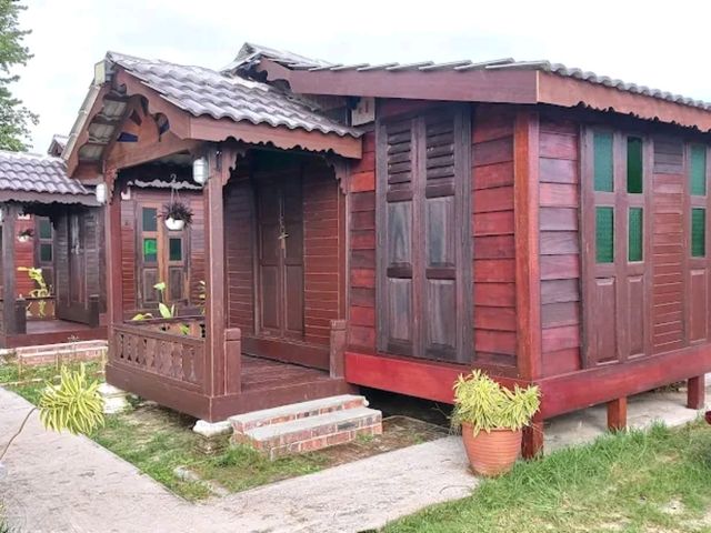 “Cenang Hill Beachfront: Cozy Beachside Glamping with Laid‑Back Charm”