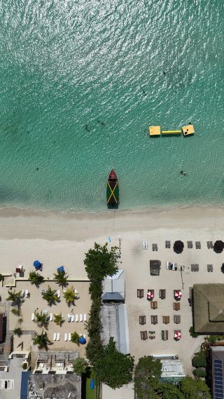 Seven Mile Beach, Tensing Pen Yoga, Blue Hole, and Breakfast