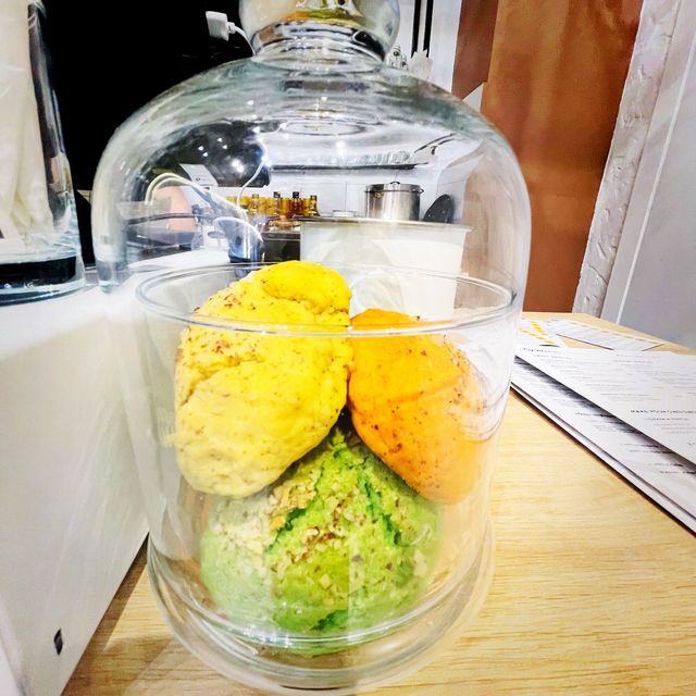 【ジョージア🇬🇪/美味しいワッフルが食べられるカワイイお店🧇☕️】