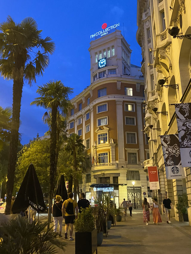 The vibe of Madrid in a couple of pictures. 
